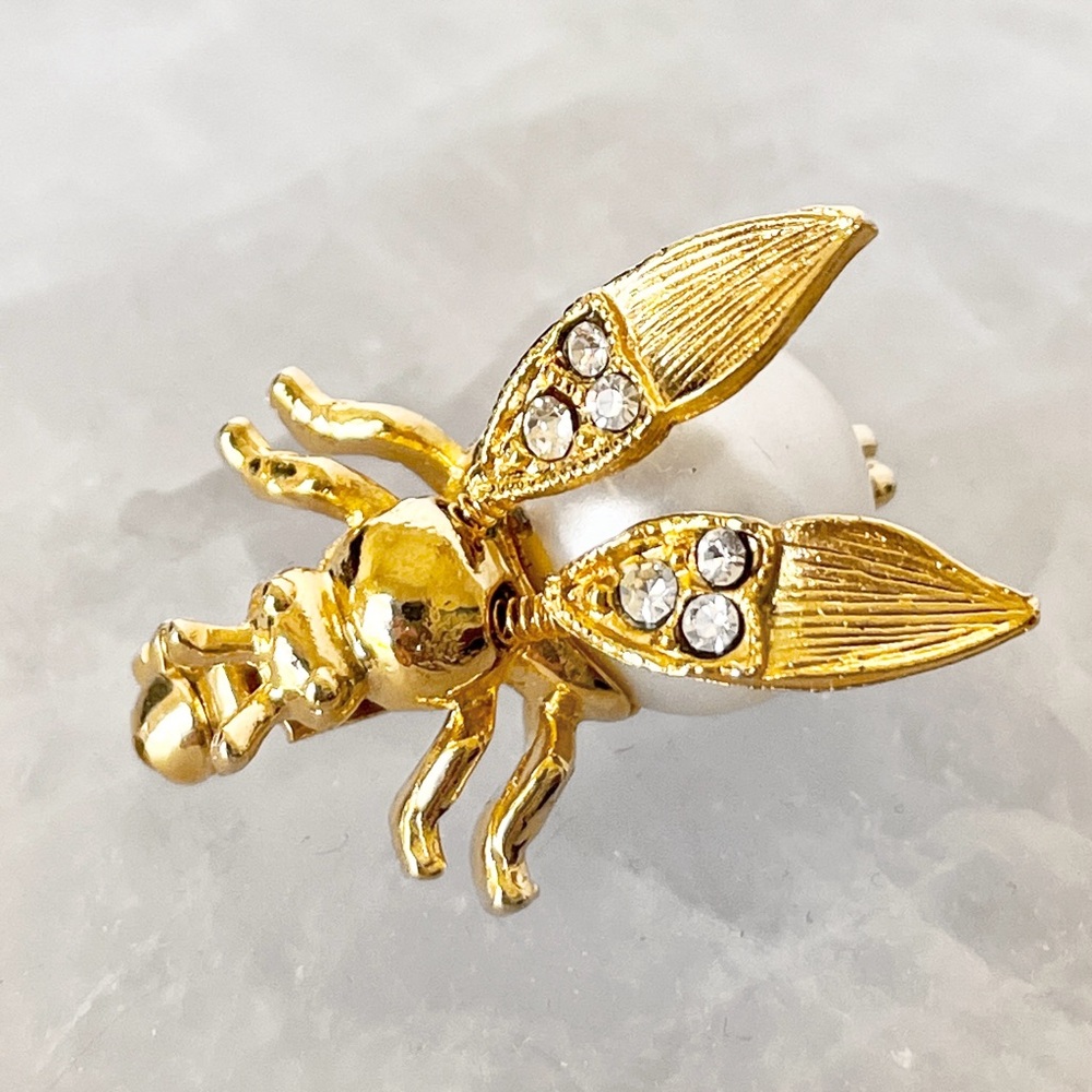 VTG Winged Bug Insect Brooch Rhinestone Gold Tone Trembler Wings Faux Pearl